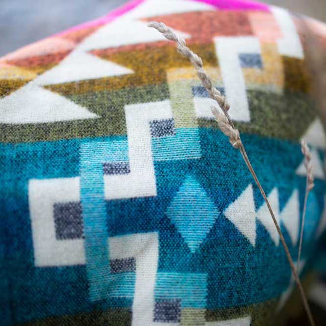 Bunte Kuscheldecke im Bohodesign