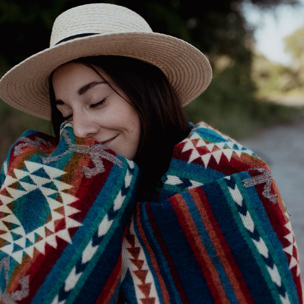 Boho Wolldecke, Bohemian Decke, Kuscheldecke mit geometrische Muster, Tagesdecke Aztek