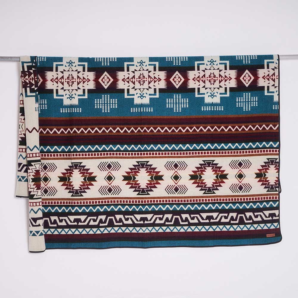 Chevere superweiche XXL-Decke in Komplettansicht.