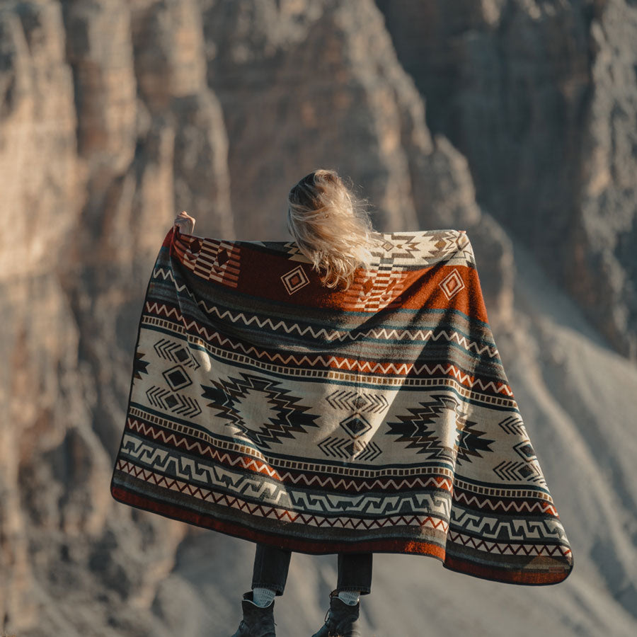 Bunte Kuscheldecke, Tagesdecke bunt, Boho Decke, Sofadecke aus den Anden, Couchüberwurf bunt aus Ecuador, nachhaltige Wolldecke