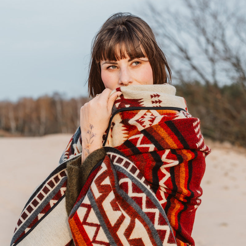 Tribaldecke bunt, Hippie-Decke bunt, Navajo-Decke, Zick-Zack Decke, Aztek-Kuscheldecke, Tagesdecke rot nachhaltig