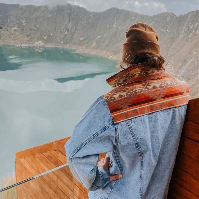 Chevere Denim Jacke für Damen und Herren- zeitlos und cool.