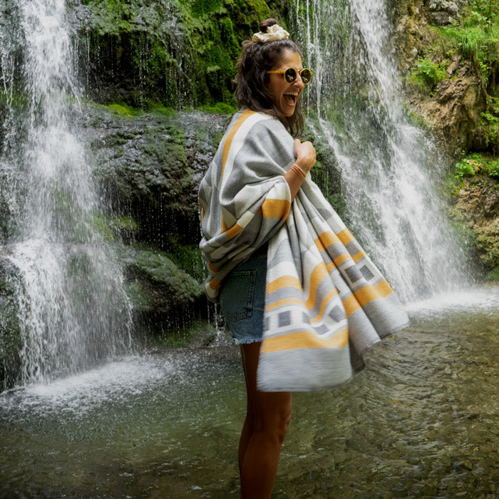 Sierra Andina Grey- Kuscheldecke Aztek