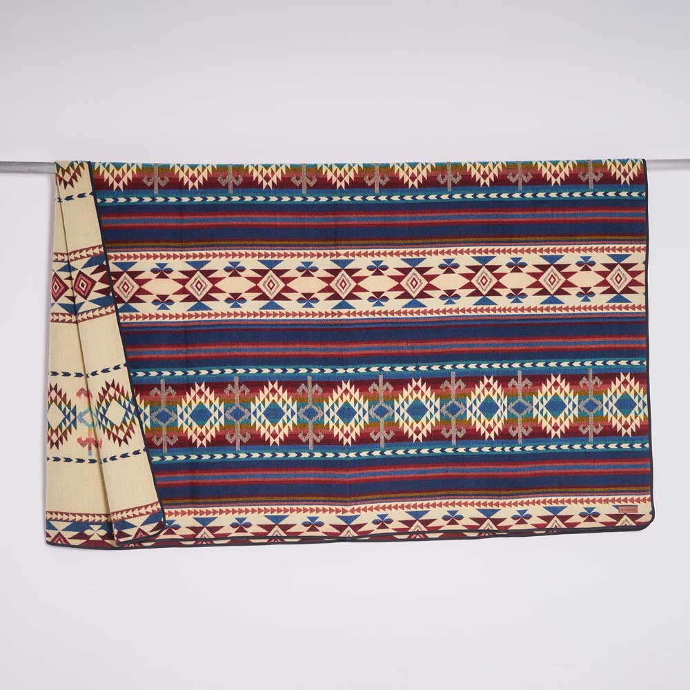 Chevere Ethno-Decke Inca Blue in Komplettansicht mit typischen Boho-Muster.