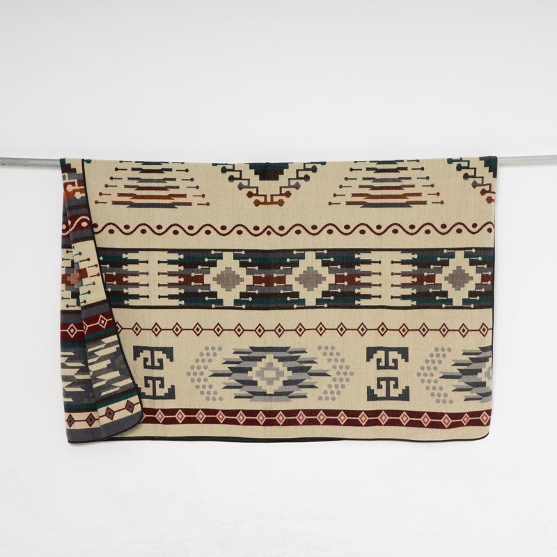 Decke im Bohostyle, Sesselüberwurf Boho, Ethno Kuscheldecke, Campingdecke geometrische Muster 
